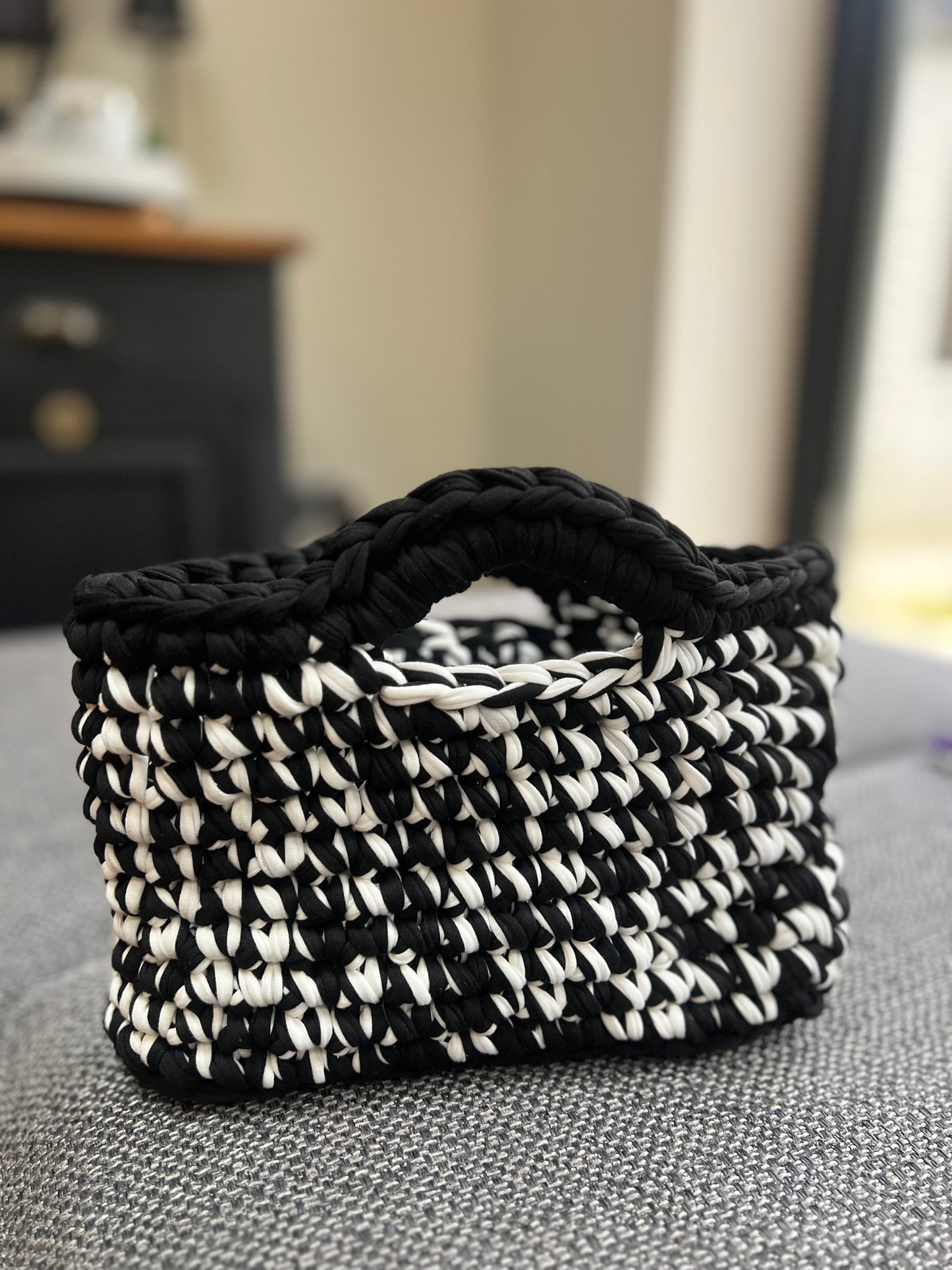 Alexandra - Black and White with shoulder strap