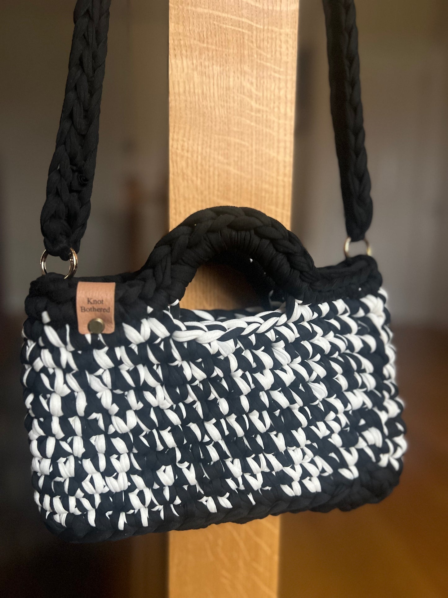 Alexandra - Black and White with shoulder strap
